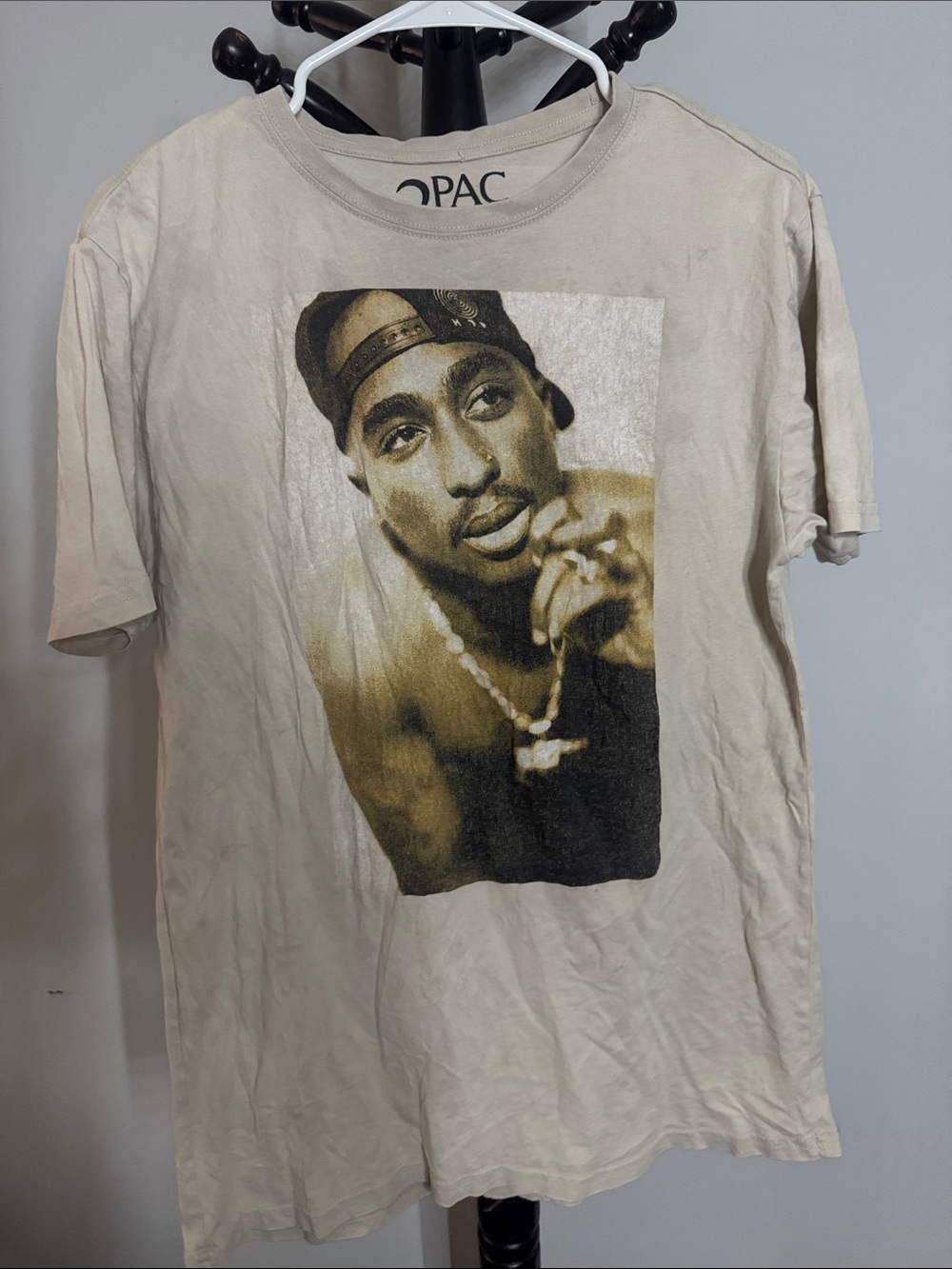 Vintage-Inspired Cream Graphic Short Sleeve Tee 20.T